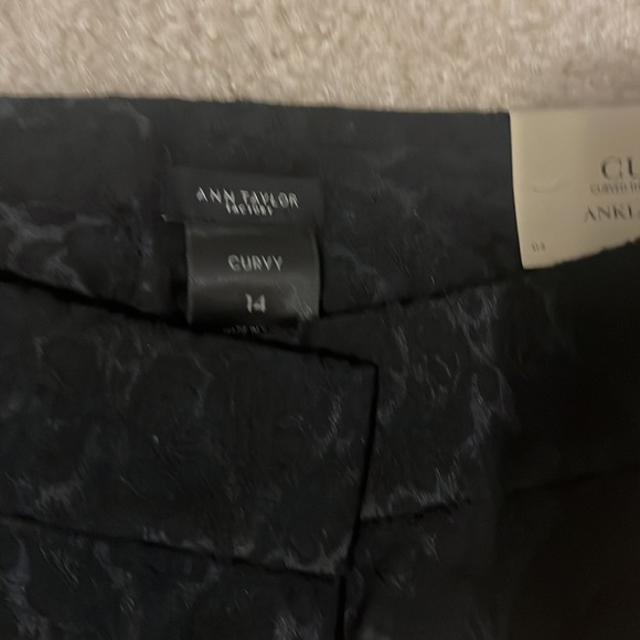 Ankle length pants with design - Picture 2 of 4